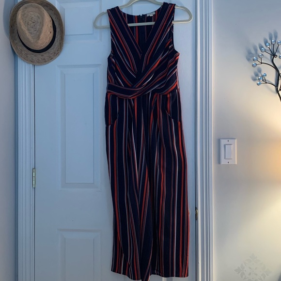 Striped Cropped Jump Suit - Picture 2 of 6